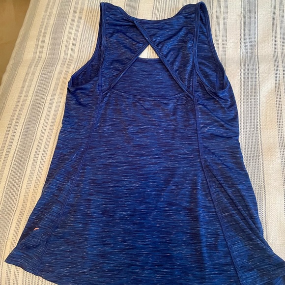 Dry Fit Cross-back athletic tank - Picture 4 of 4